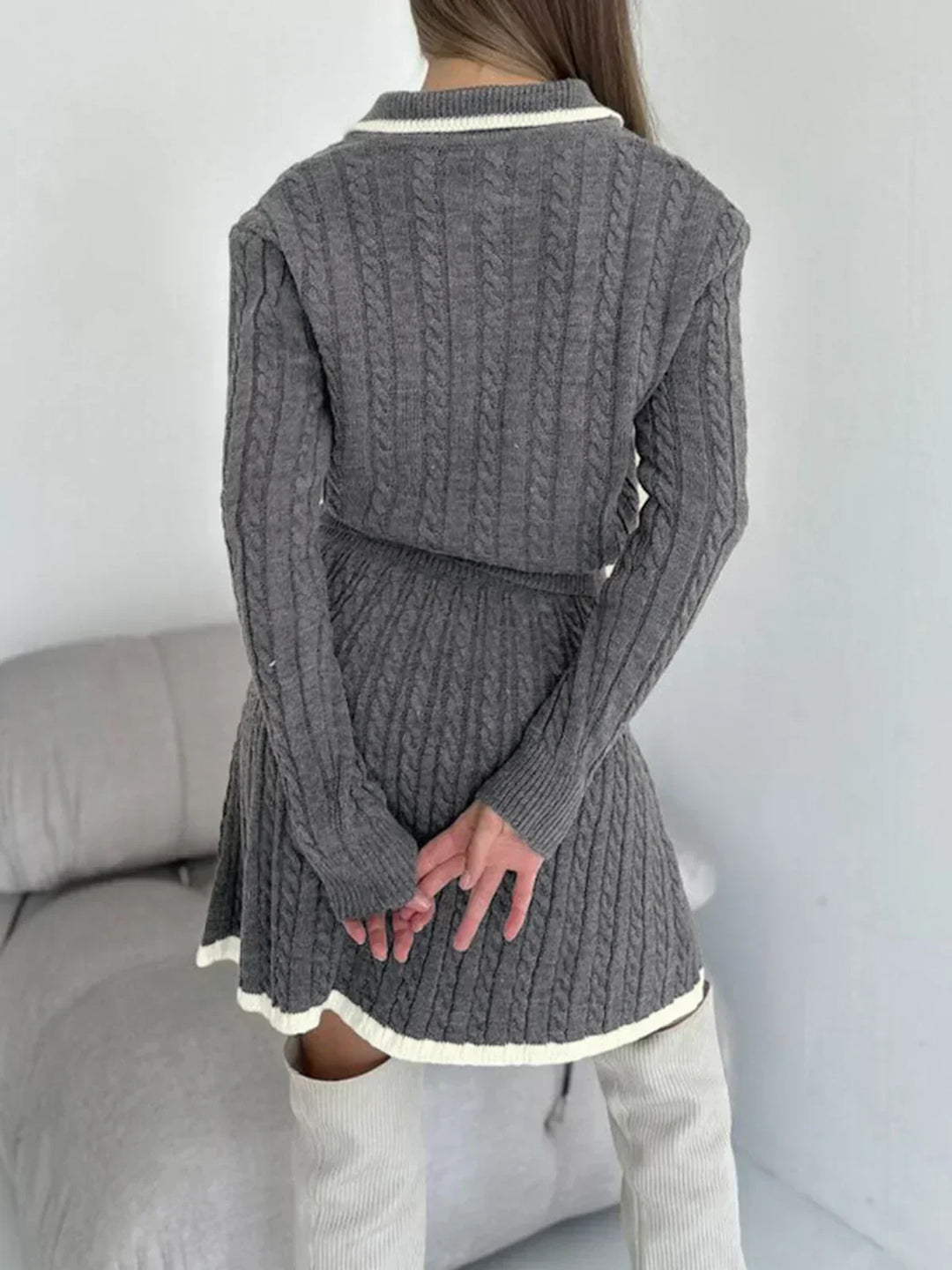 Set fustă cu rever și tricotat în cablu