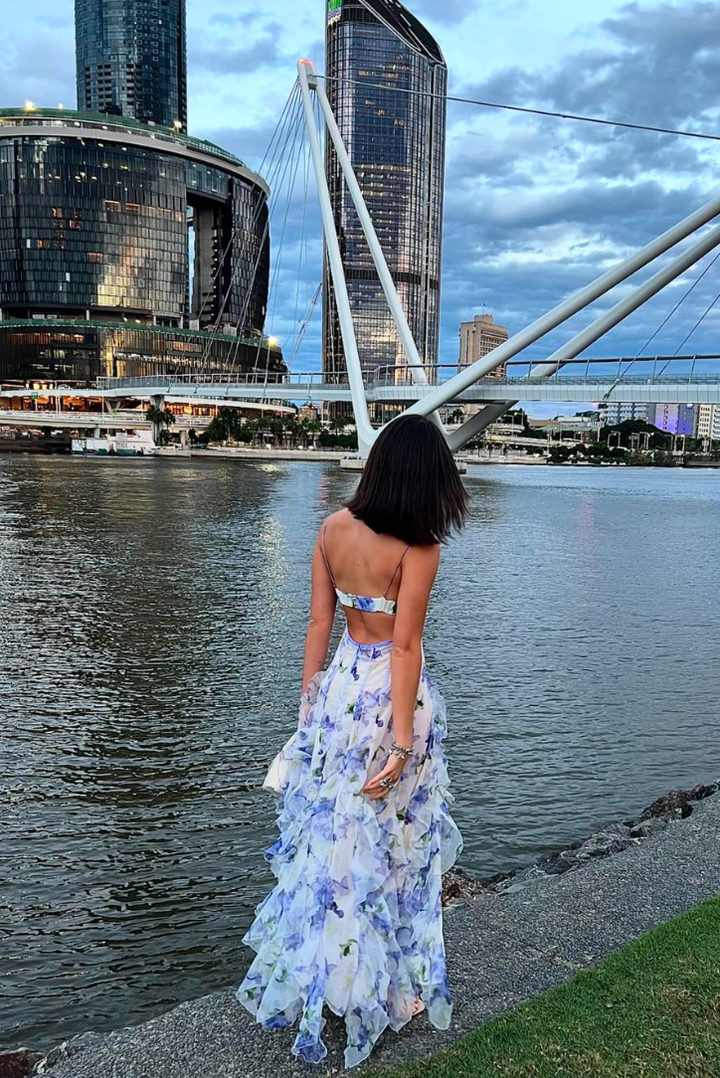 ODESSA – ROCHIE MAXI CU VOLANE ȘI SPATE ÎN CRUCE