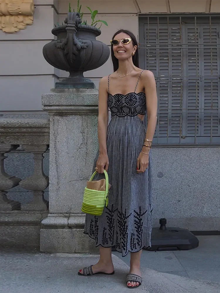 Clara - Rochie Chic în Carouri