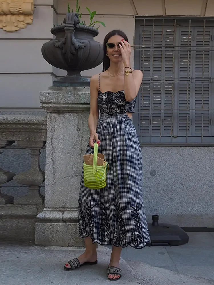 Clara - Rochie Chic în Carouri